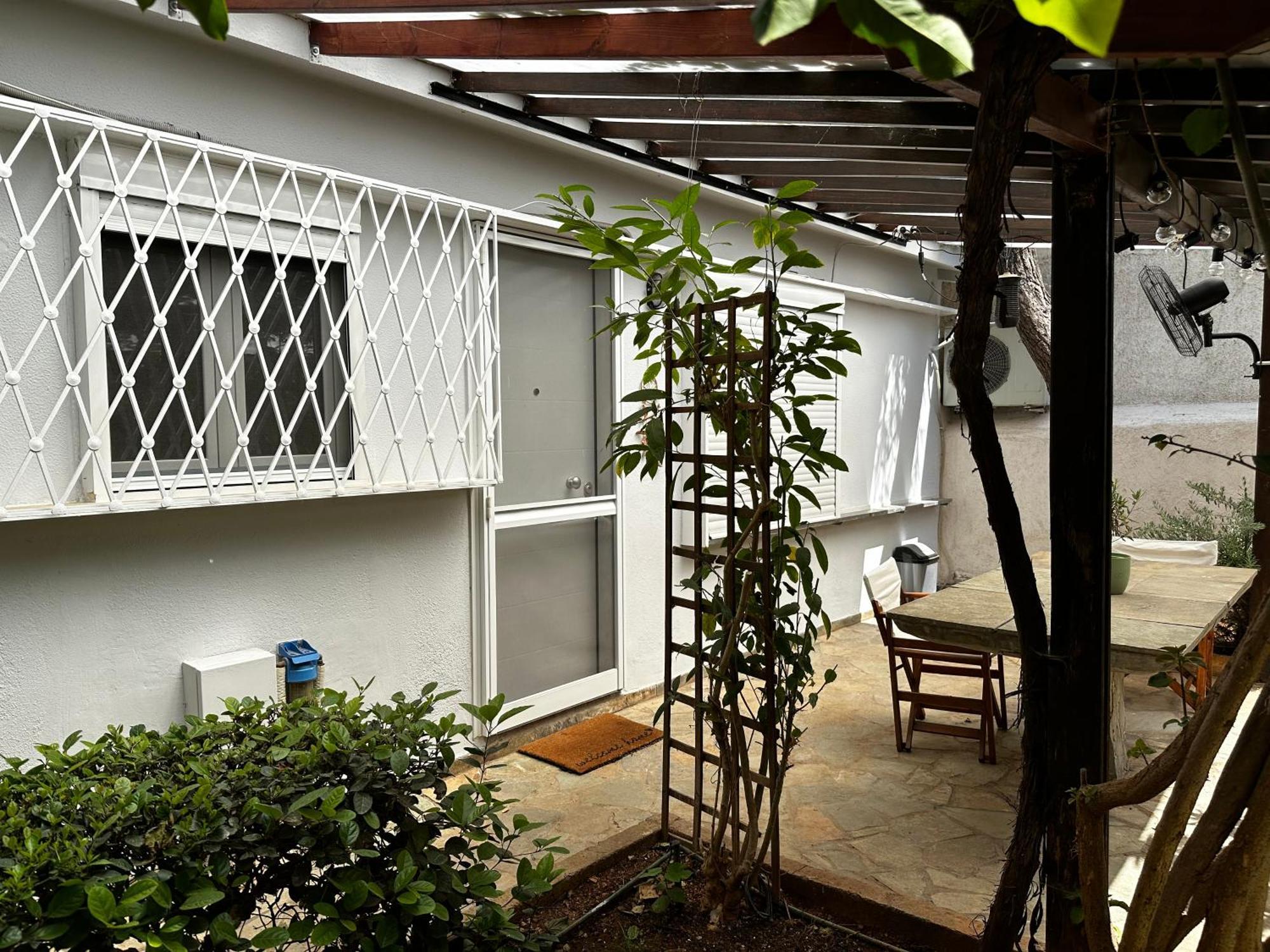 Apartamento Antonis'S Garden House Atenas Exterior foto
